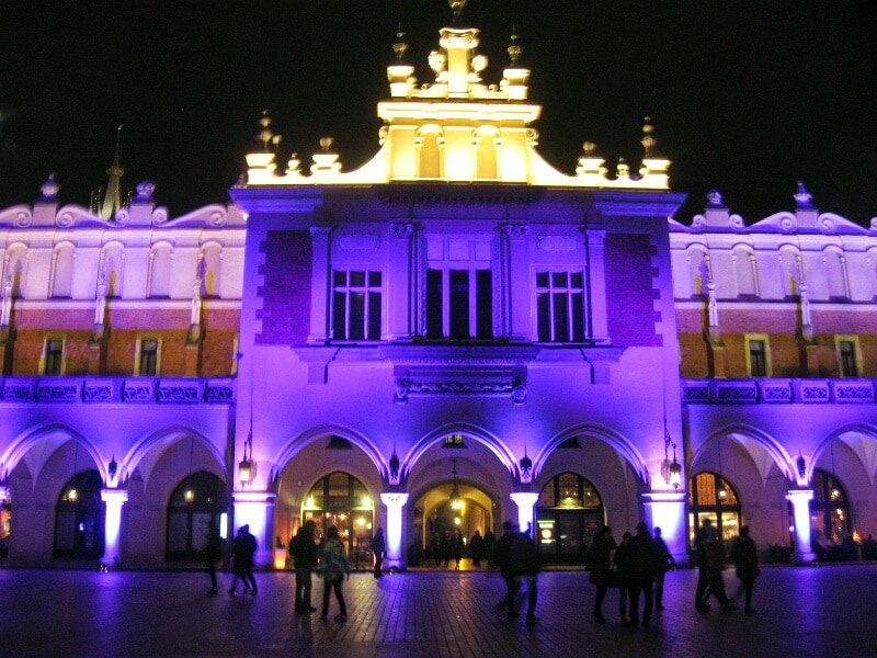 Sukiennice-night-Cracovia